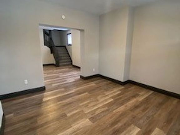 3rd image of 991-993 Livingston Ave
