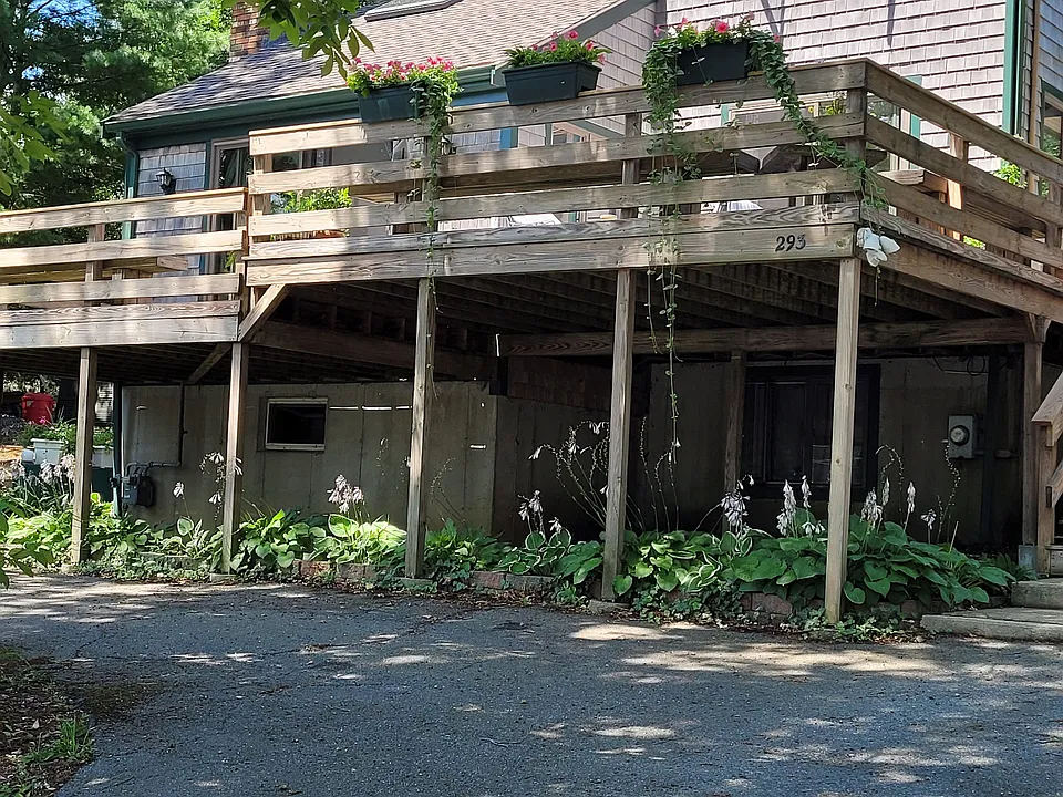 293 Pinecrest Beach Dr