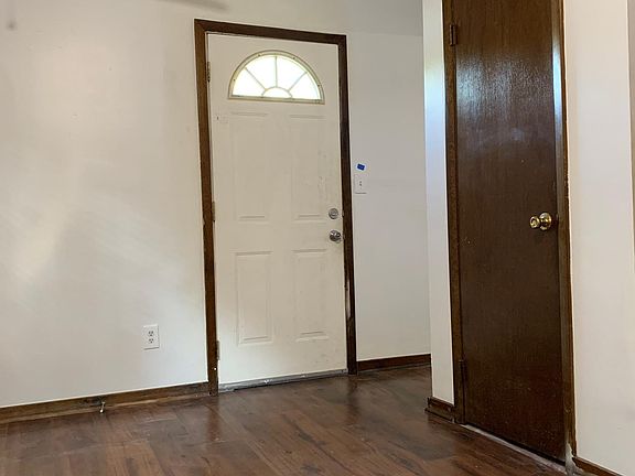 2nd image of 412 Beechwood Ave #B