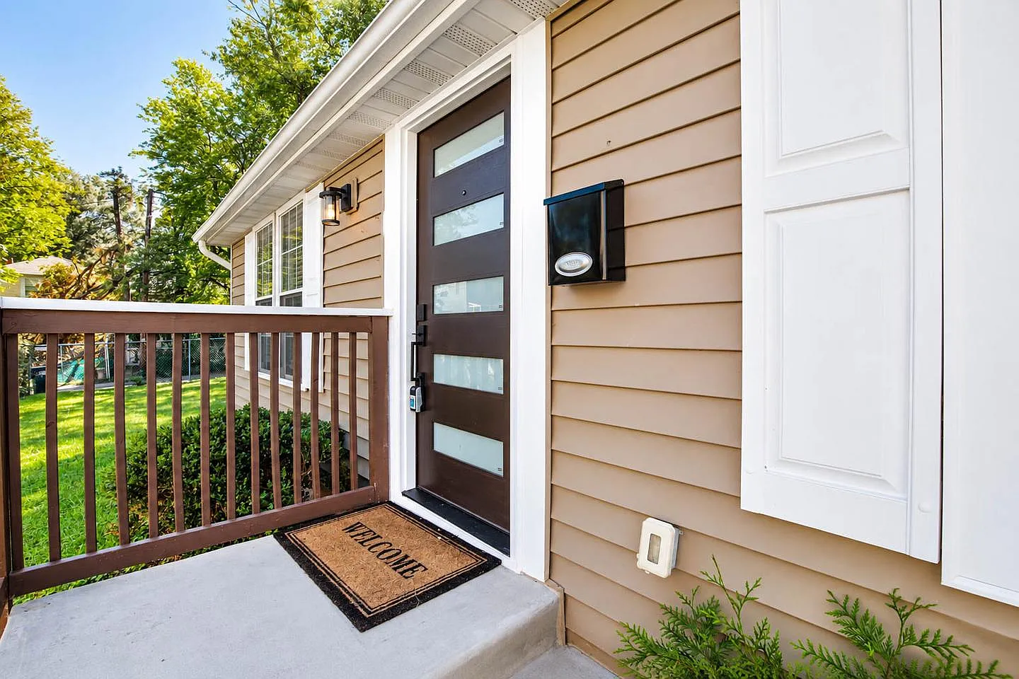 Bright & Comfortable Home in DC — Photo 4