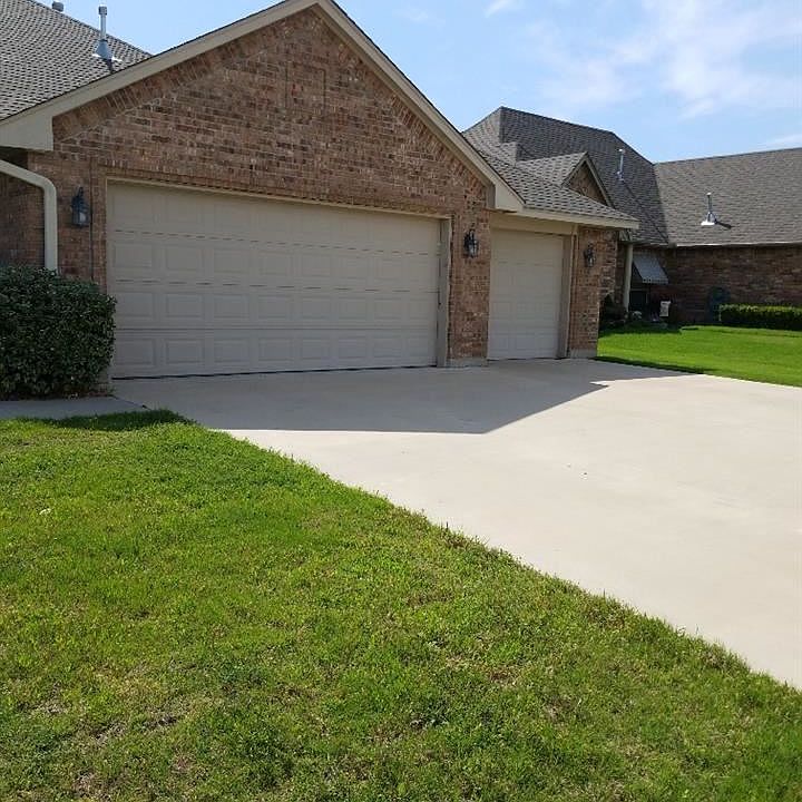 1st image of 2605 NW Debracy Ave