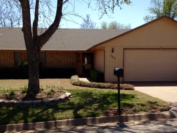 725 Ridgeway Dr, Enid, OK 73701