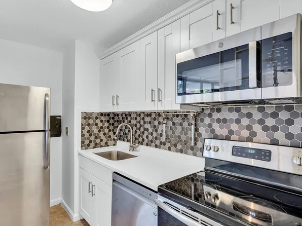 125 Trapelo Rd APT 12, Belmont, MA 02478