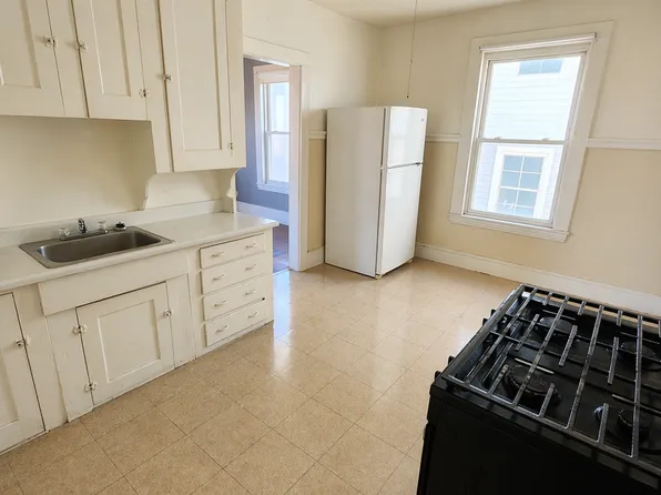 52 Hampshire St APT 32, Auburn, ME 04210