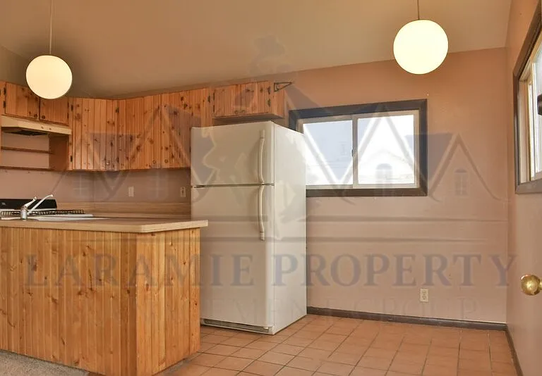 459 1/2 N Cedar St — Photo 3