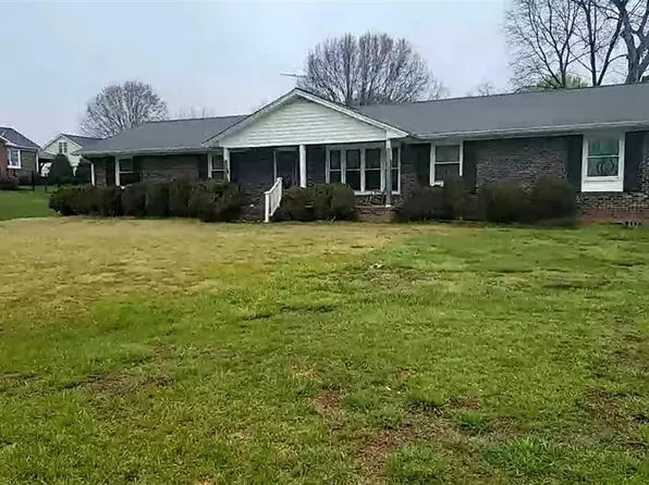 1961 Delaine Dr, Burlington, NC 27215