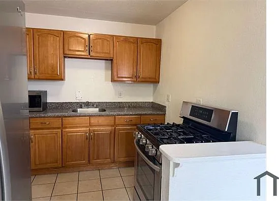 2 bed, 1000 sqft, $2,700 — Photo 3
