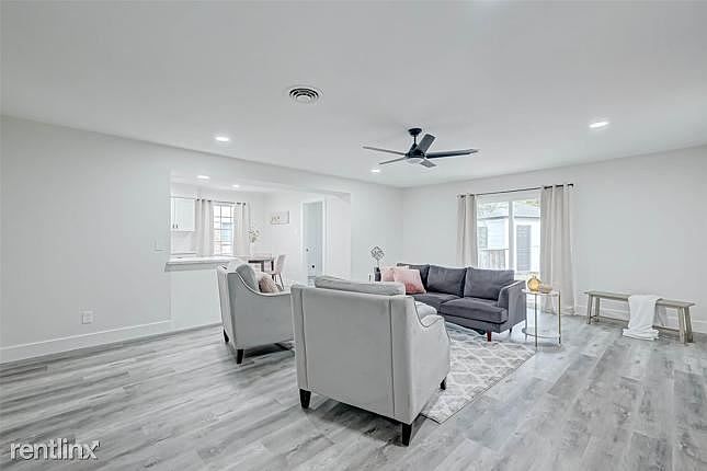 1st image of 5922R Arboles Dr