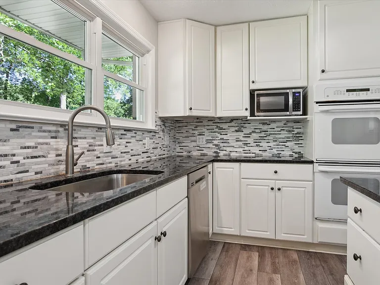 112 Leslie Dr — Photo 18