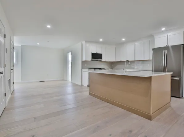 19 Autumn Lane, Raymond, NH 03077