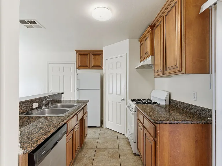 726 K St #A & B — Photo 3