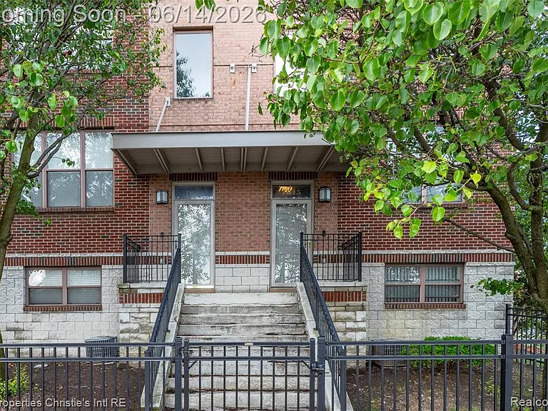7645 Woodward Ave #70 — Photo 1