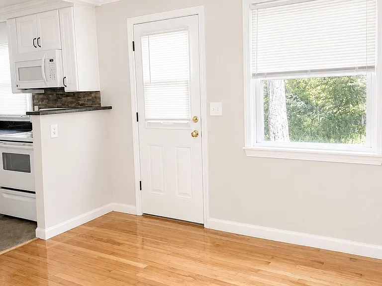 24 Hobart Ln #24 — Photo 6