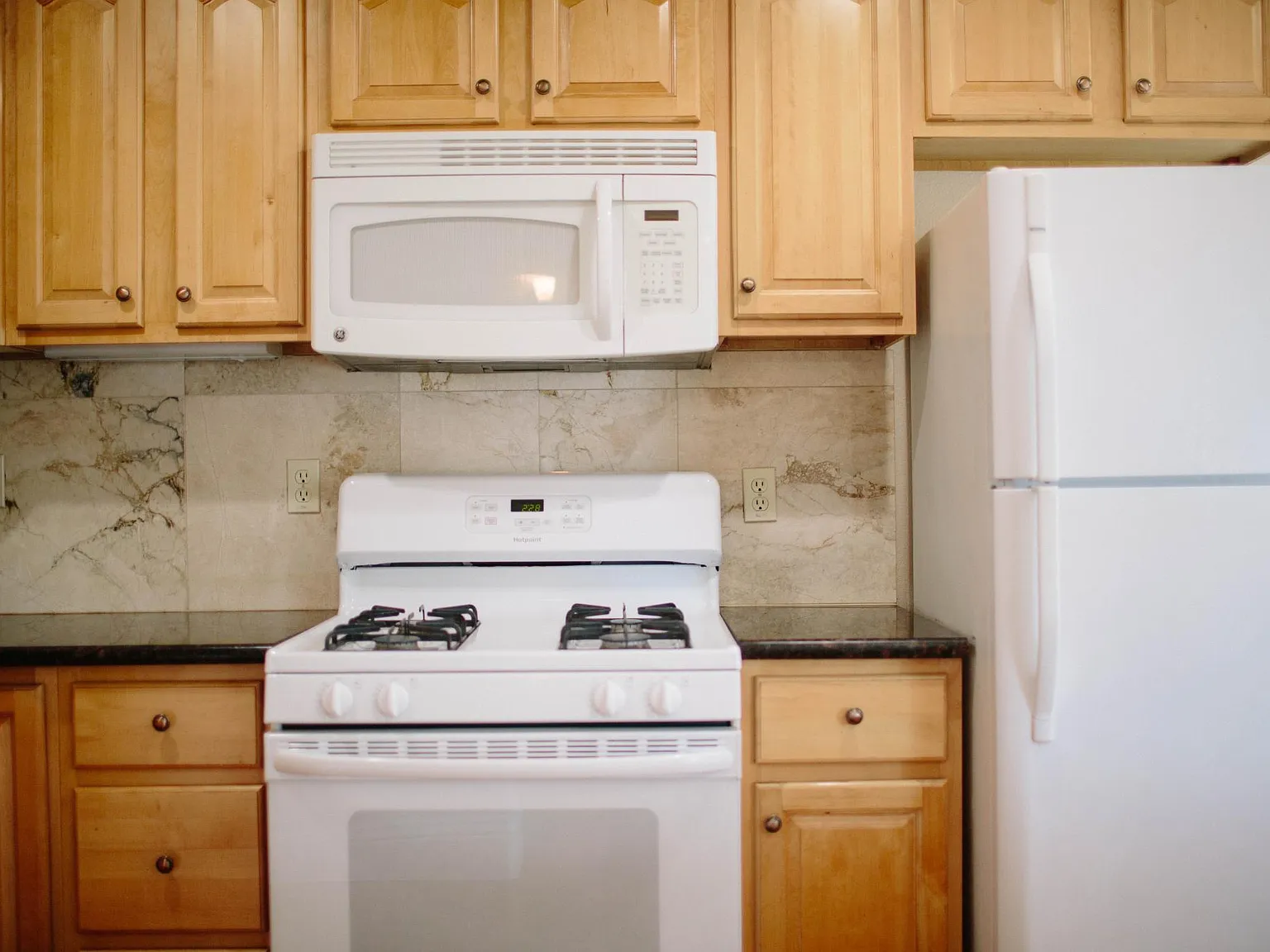 2 bed, 1200 sqft, $3,580 — Photo 3