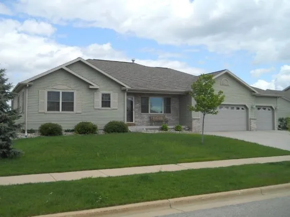 371 Skyview Dr, Waunakee, WI 53597
