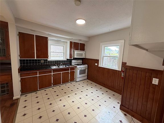 5th image of 707 Parsells Ave