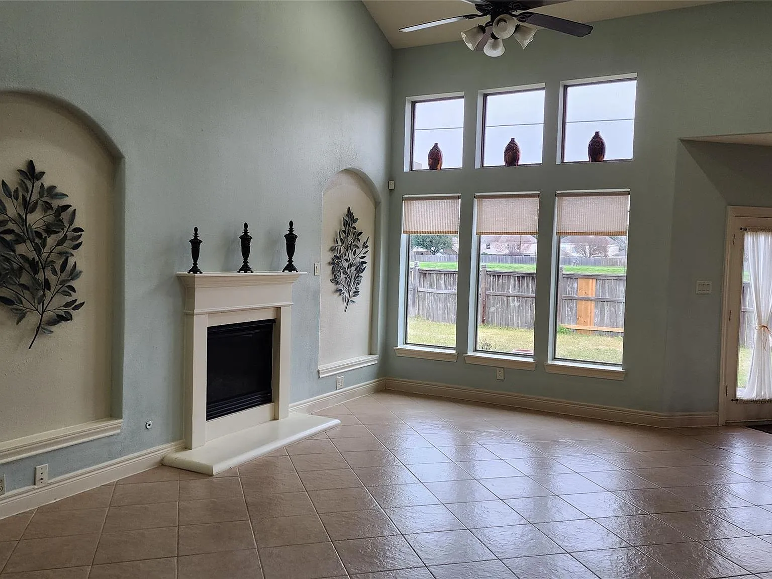 5 bed, 4.5 bath, 3394 sqft, $3,350 — Photo 3