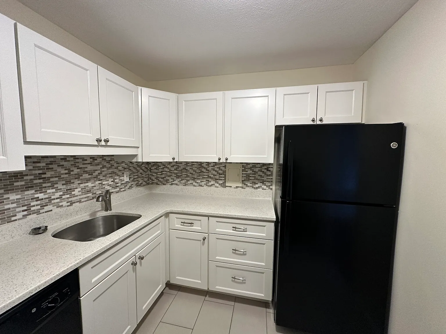 3 bed, 2.0 bath, $5,000 — Photo 3