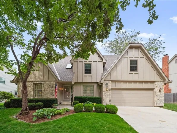 8028 W 116th St, Overland Park, KS 66210