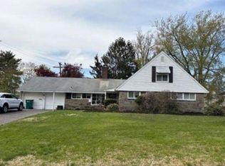 49 Fountain Rd, Levittown, PA 19056