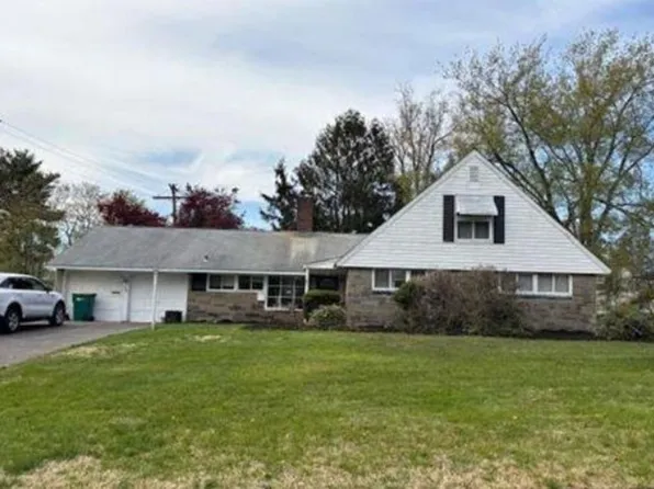 49 Fountain Rd, Levittown, PA 19056
