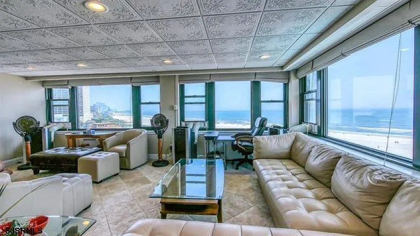 3 bed, 3.0 bath, $25,000 — Photo 3