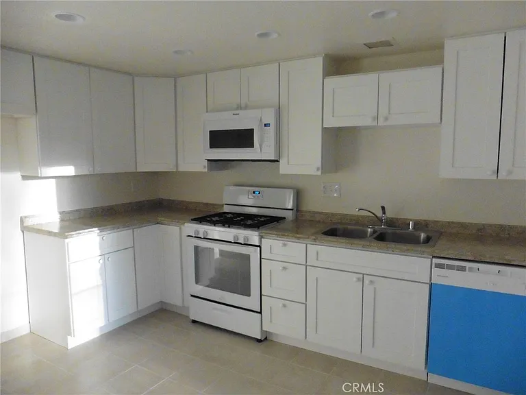26541 Azuer — Photo 17