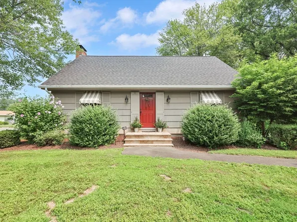 96 Roberta Cir, Agawam, MA 01001