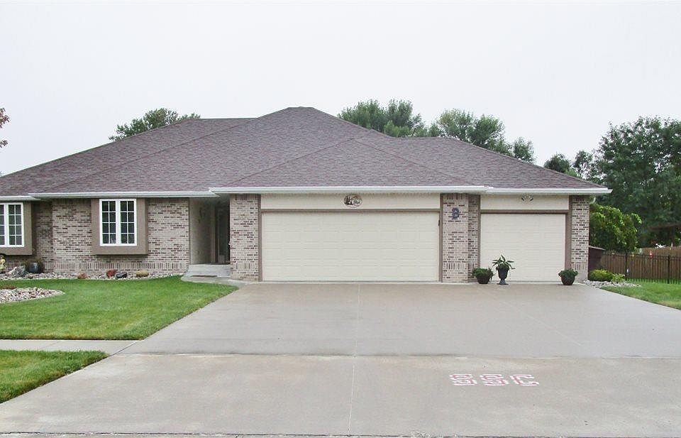1st image of 600 S Ridge Dr