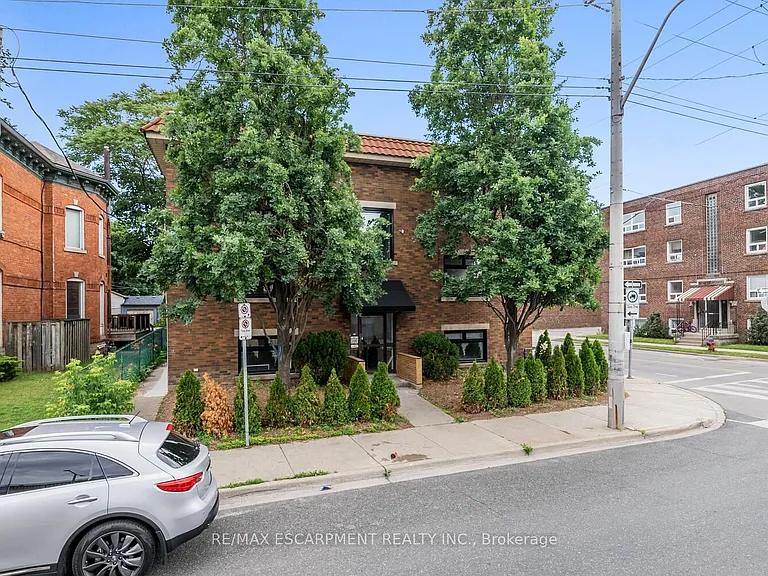 127 Victoria Ave S #6 — Photo 1