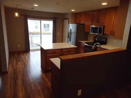 3 bed, 2.5 bath, 1970 sqft, $2,295 — Photo 4