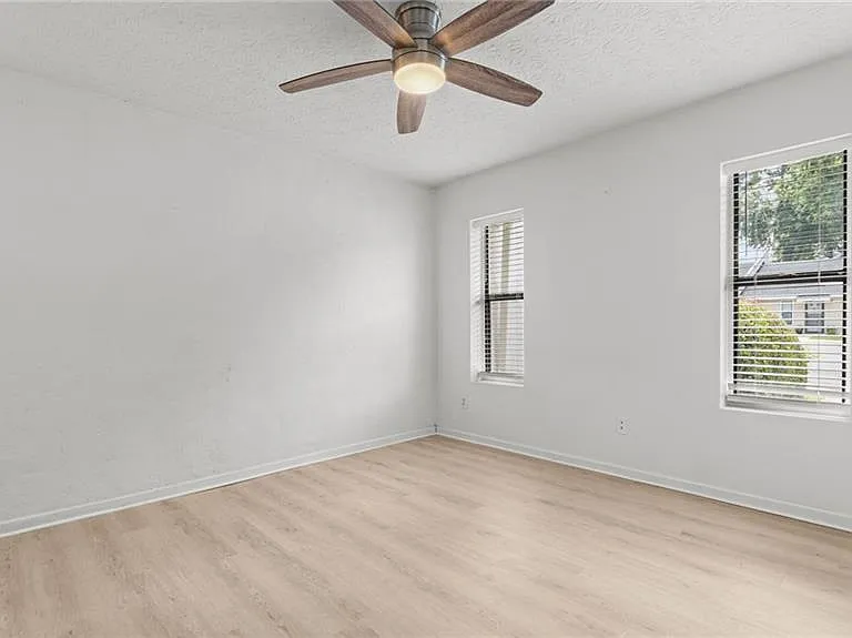 216 Goshen Ln — Photo 12