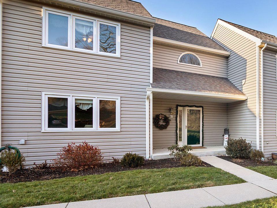 1st image of 61 Ponds Edge Dr