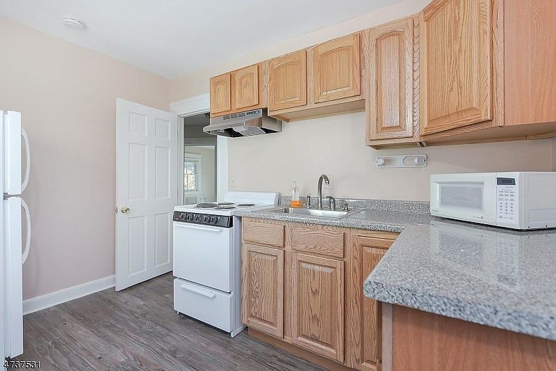 1st image of 210 Bellevue Ave #2