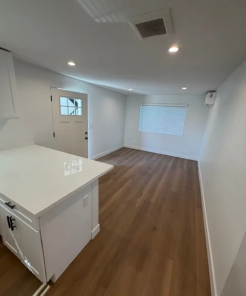 119 W Century Blvd #1/2 — Photo 5