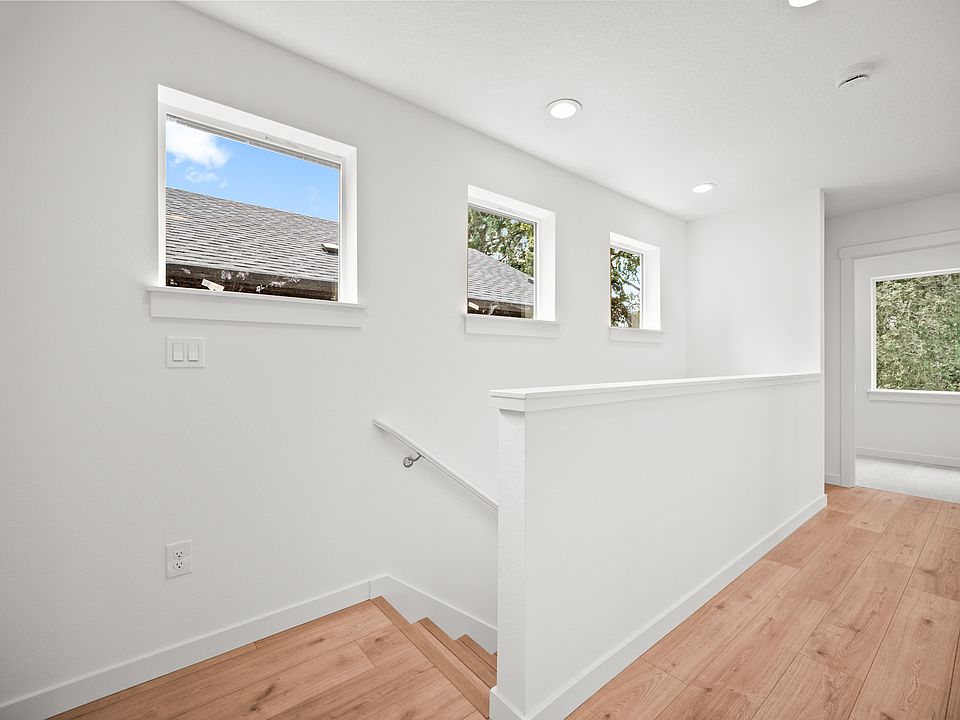 1st image of 10913 NE 64th Ave