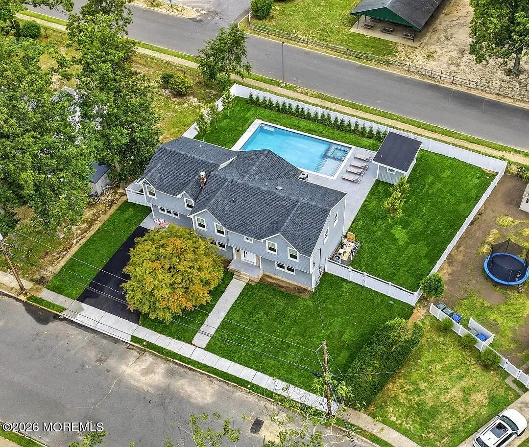 5 bed, 6.5 bath, 3092 sqft, $80,000 — Photo 2