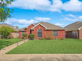 7816 Park Downs Dr, Fort Worth, TX 76137