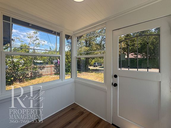 2nd image of 1005 Sidney Ave