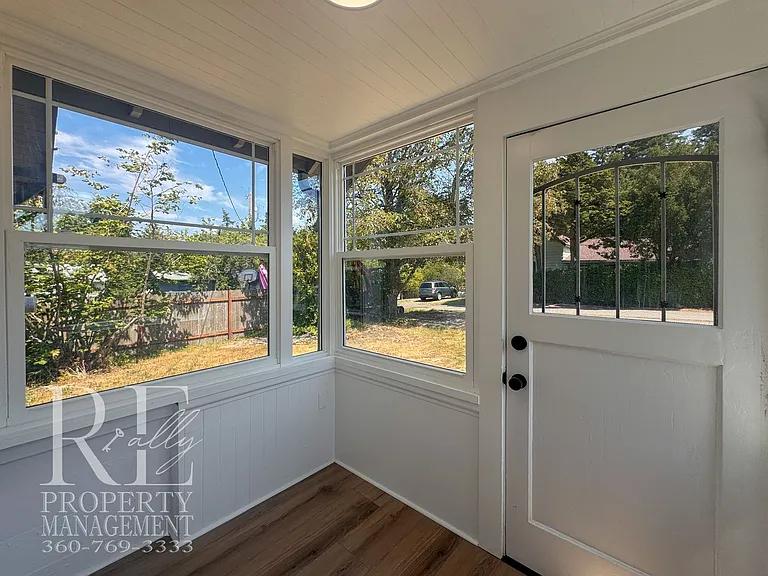 1005 Sidney Ave — Photo 2