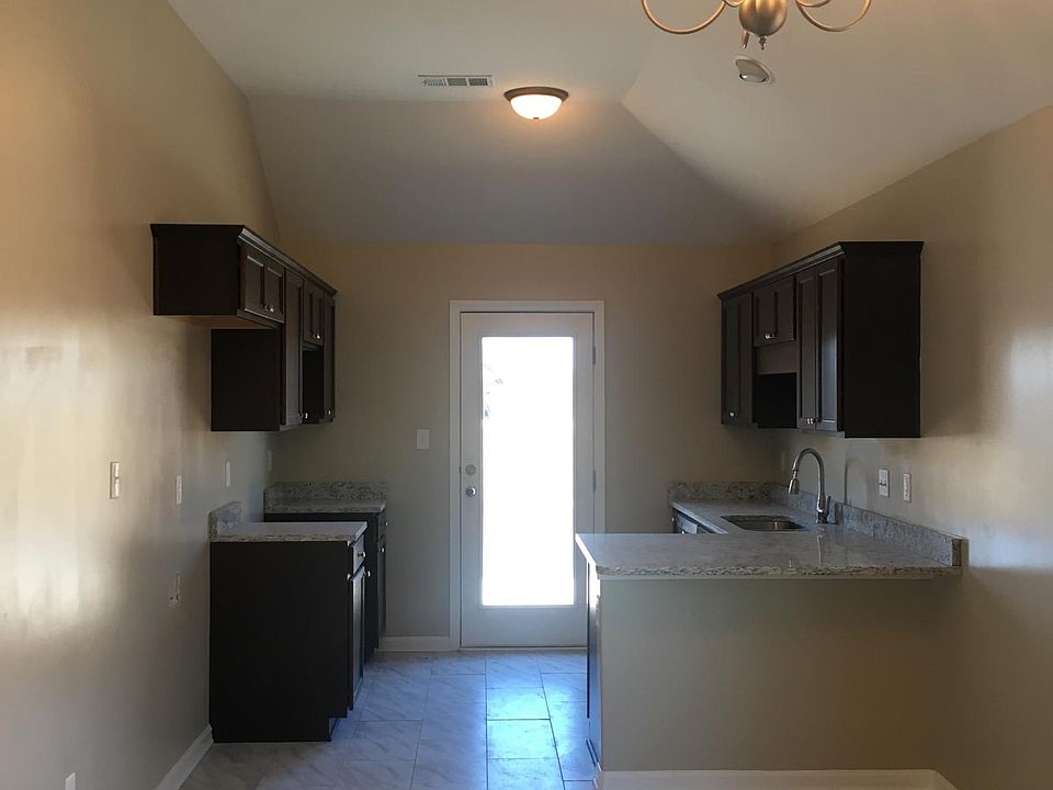 2nd image of 1207 E East Lake Blvd
