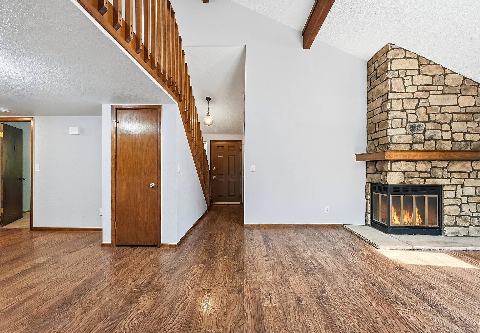 3 bed, 2.0 bath, 1224 sqft, $2,596 — Photo 3