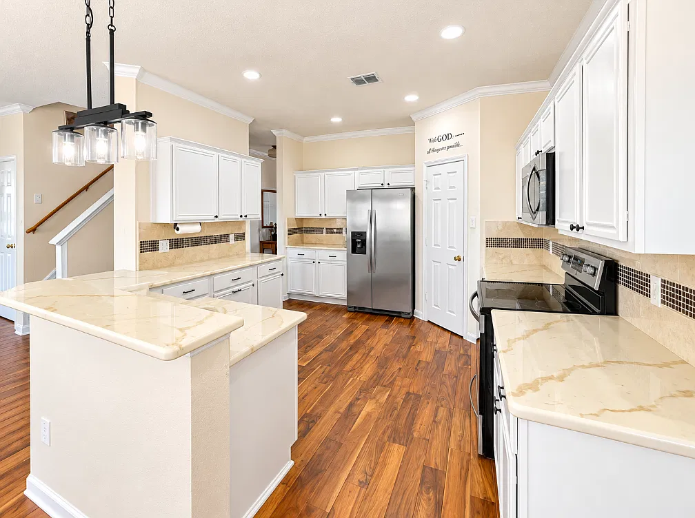 4 bed, 2.5 bath, 2130 sqft, $3,000 — Photo 2