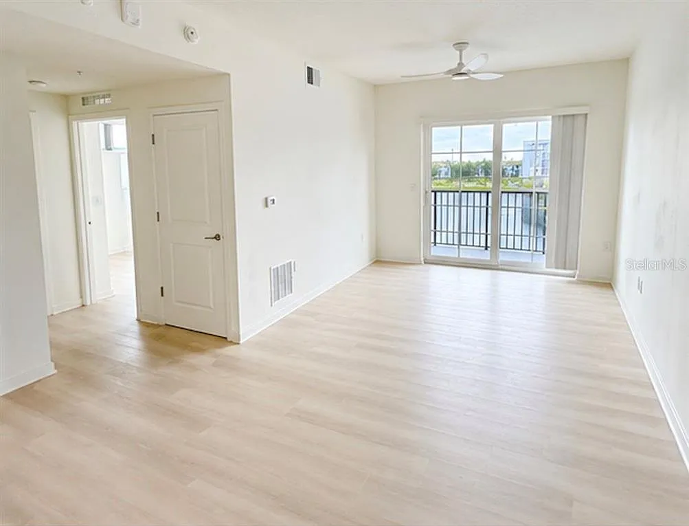 3 bed, 2.0 bath, 1150 sqft, $2,200 — Photo 4
