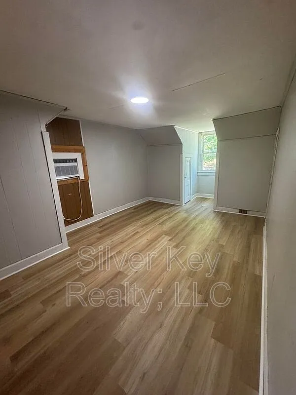 2 bed, 1.0 bath, $995 — Photo 3