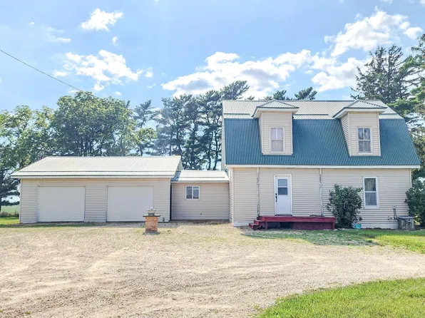 1338 180th St, Manchester, IA 52057