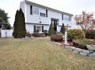 108 Getchell Ave, Woonsocket, RI 02895