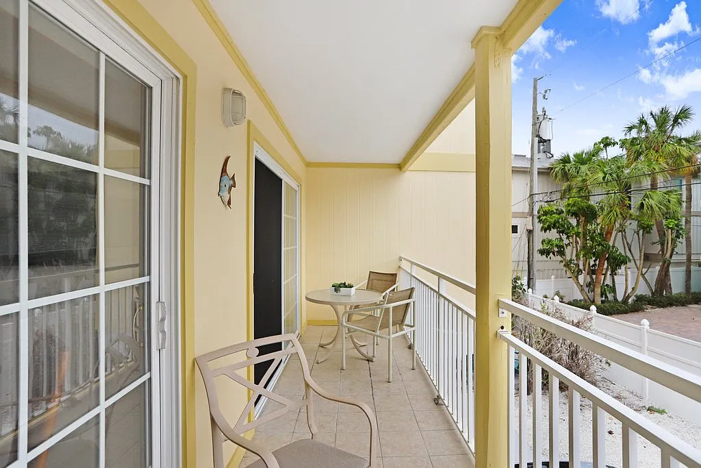 2 bed, 980 sqft, $3,000 — Photo 2