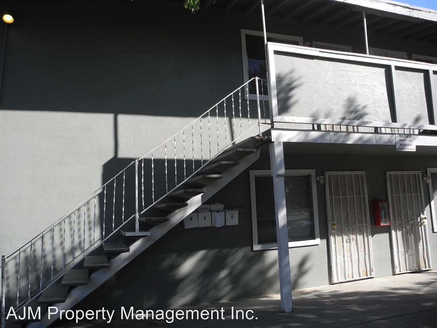 501 D St APT B photo 1
