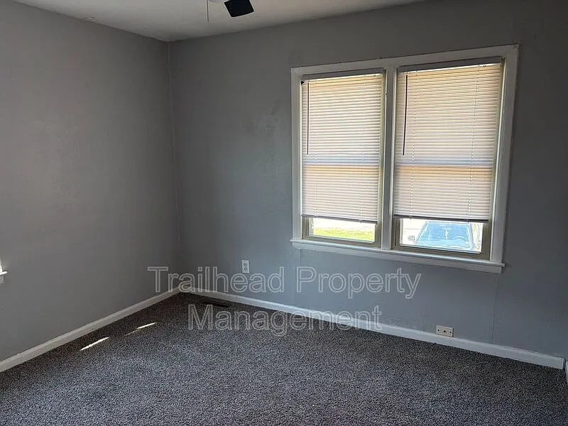 3 bed, 1.5 bath, 1340 sqft, $1,425 — Photo 2